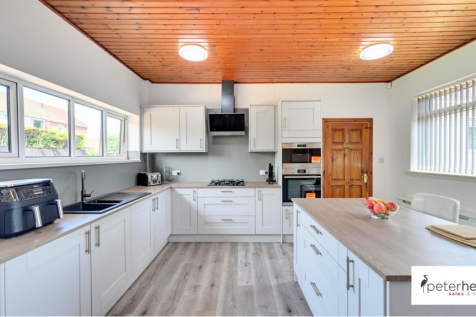 Breakfasting Kitchen