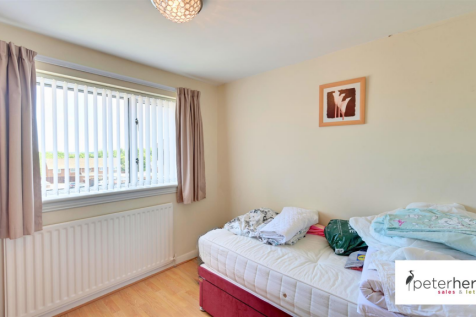 Bedroom 2 (rear)