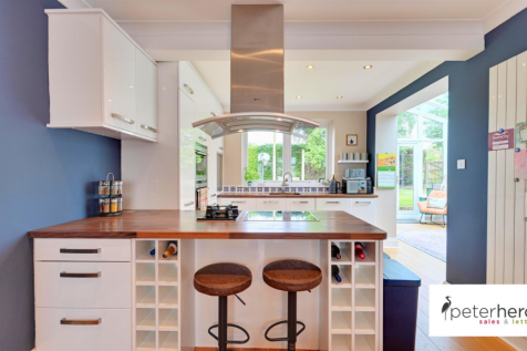Living Room/Kitchen