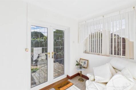 Breakfasting Kitchen