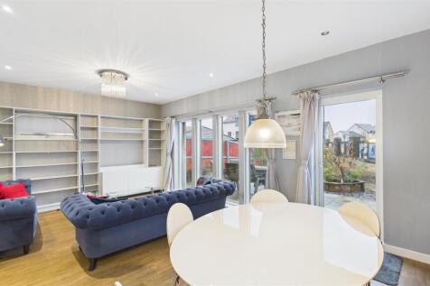 Open Plan Kitchen &amp; Living Area