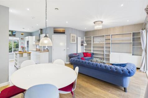 Open Plan Kitchen &amp; Living Area