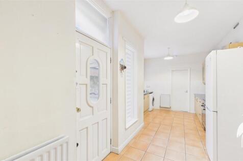 Breakfasting Kitchen