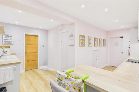 Breakfasting Kitchen