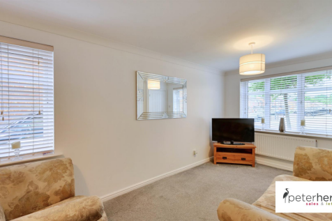 Lounge/Dining Area