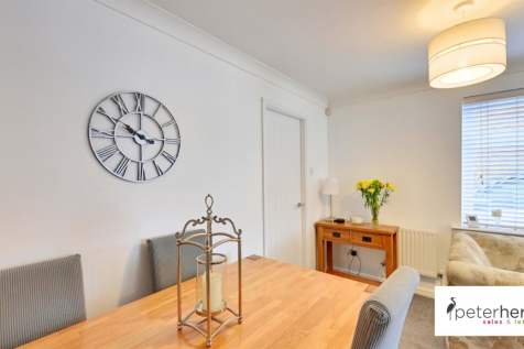 Lounge/Dining Area