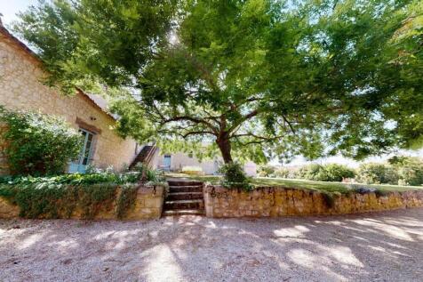 Maison principale vu entree