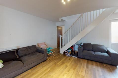 15-Kilbourn-Living-Room