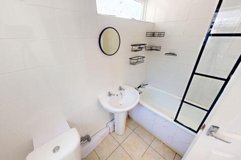 20 Crom Bathroom