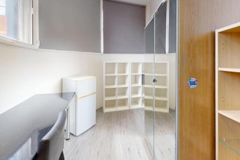 Flat-5-Barker-Gate-Bathroom 1