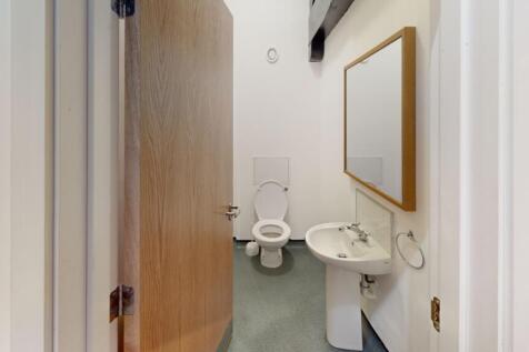 Flat-5-Barker-Gate-Bathroom