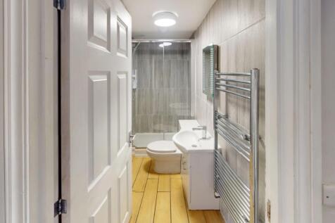 215a-Mansfield-Rd-Bathroom 1