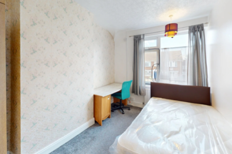 thumbnail_Bedroom 4