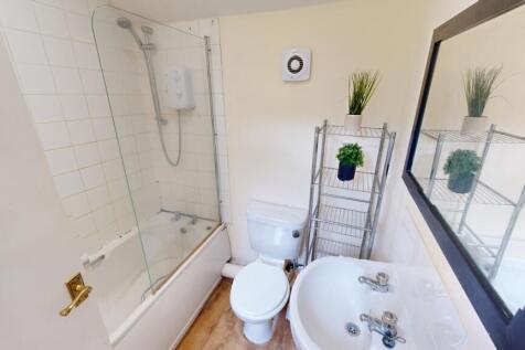62a Noel bathroom