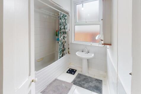 18-Premier-Rd-Bathroom