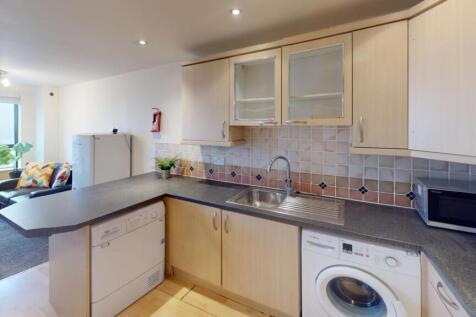 20-Royal-Victoria-Court-Kitchen 1