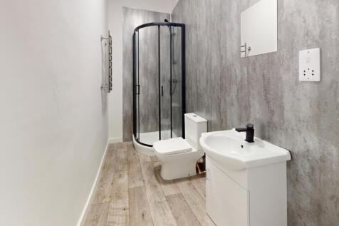 9-Low-Pavement-Flat-4-Bathroom