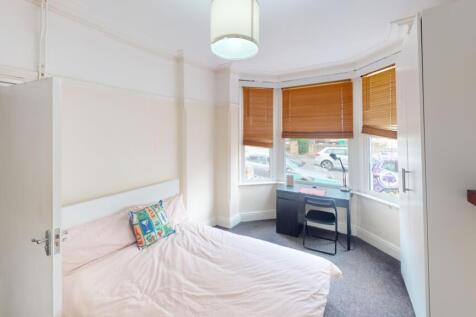 57-Leslie-Road-Bedroom 1