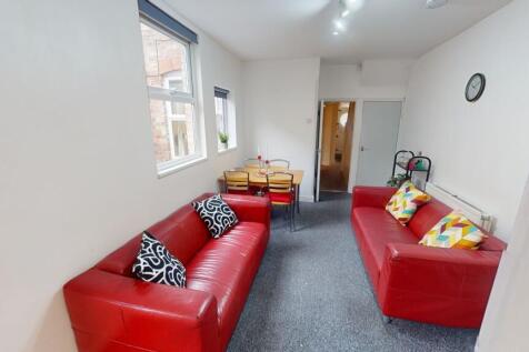 65 Cromwell Lounge