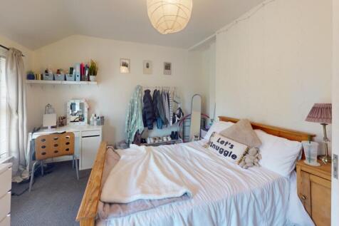 6-Cromwell-St-Bedroom (2)