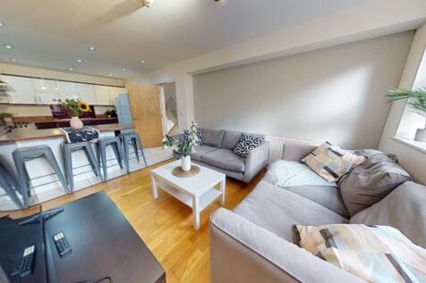 2 Courtyard Living area