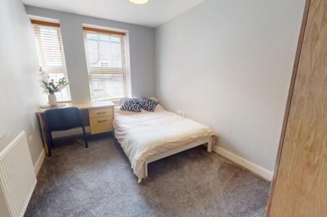 2 Courtyard rm 3