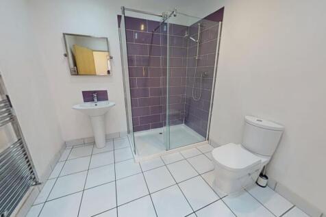 2 Courtyard Bath 1
