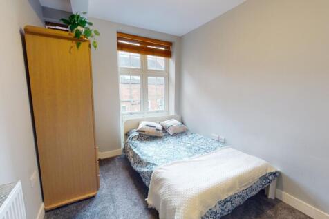 2 Courtyard rm 4