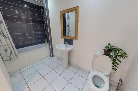 2 Courtyard bath 2