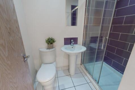 2 Courtyard bath 3