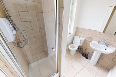 10 Grimsby Bathroom