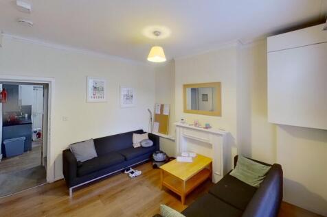 26-Cromwell-St-Living-Room