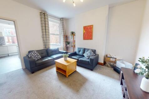 136 Harrington Lounge