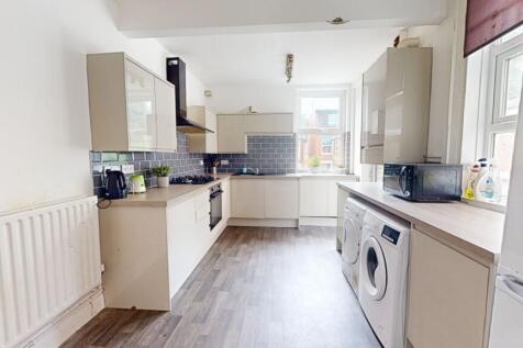 136 Harrington Kitchen