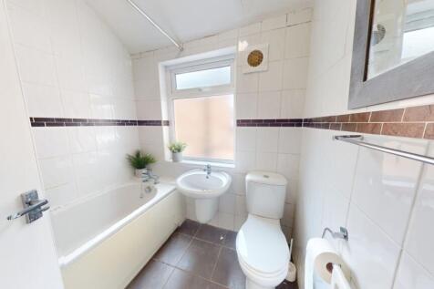 136 Harrington bath 1