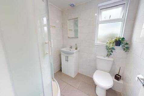 136 Harrington bath 2