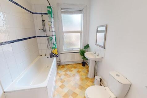 126 Greg Bathroom