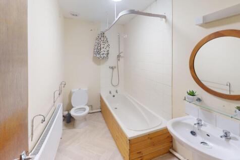 10-Clinton-Court-Bathroom