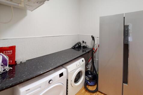 6-54-Glasshouse-St-Laundry