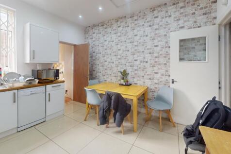 37-Birkin-Avenue-Kitchen (1)
