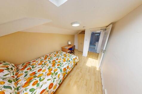 Flat-B-46-Addison-Street-06042025_094535