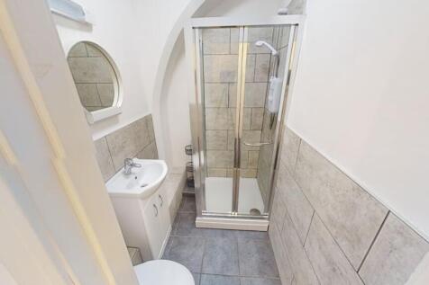 G 58 Burns Ensuite 2