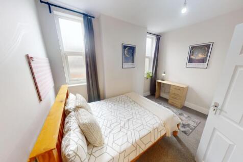 21-Noel-St-09202024_153927