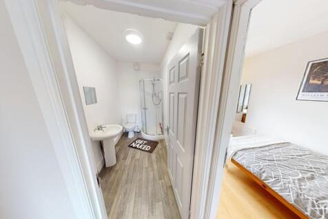 21-Noel-St-09202024_160655