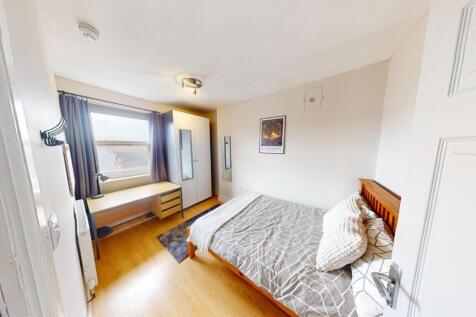 21-Noel-St-09202024_160733