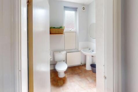 53a-Lenton-Boulevard-Bathroom