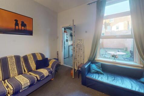 Lrg_4-Annesley-Grove-Living-Room