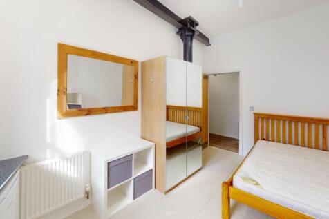 1-Barker-Gate-Flat-2-Bedroom 1