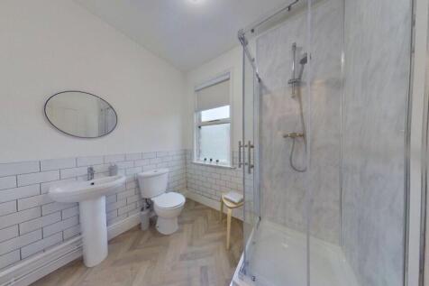 12-Ridding-Terrace-Shower-2