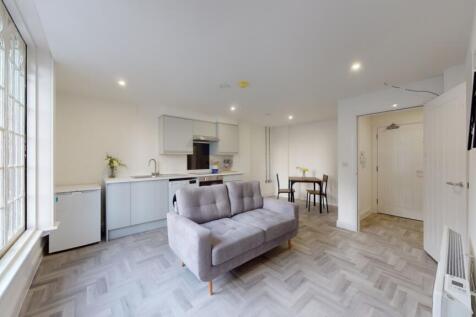 Plumptre-Court-F1-04062023_111543